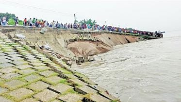 Erosion-hits-Sirajganj-town.jpg
