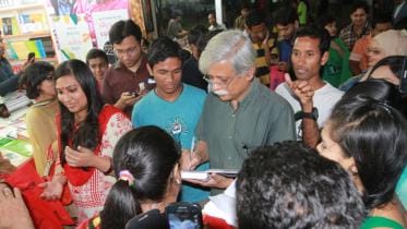 Amar Ekushey Boi Mela, Zafar Iqbal.jpg