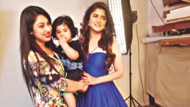 Apu Biswas spotted Shakib Khan's film Bhaijan Elo Re shooting alongside Srabanti Chatterjee