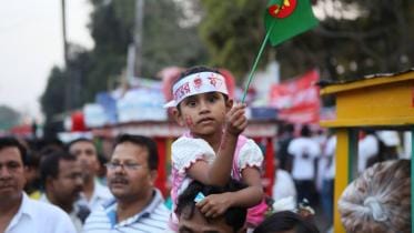 Bangladesh_girl_holding_national_flag