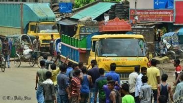 Dhaka-Chittagong highway block