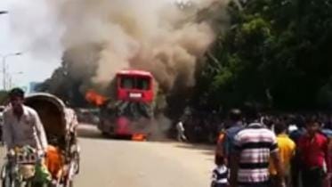 double-decker-bus-fire-arambagh-fb-wb.jpg