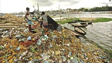 Dumping wastes into Buriganga.jpg