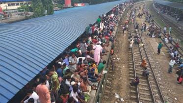 Eid-rush-on-trains.jpg