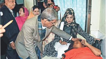 fakhrul visit rape victim.jpg