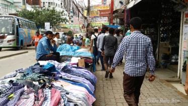Hawkers-on-footpath.jpg