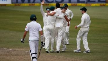 Hazzlewood celebrates.jpg