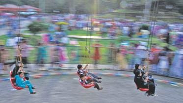 Holiday mood lingers on in the city