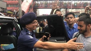 Students stop police DIG