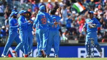 Indian fielders celebrate wicket