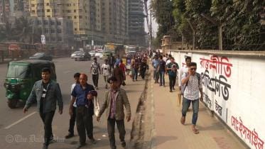 mirpur-road-blocked-rmg-palash-wb.jpg