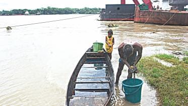 oil spill in karnaphuly.jpg