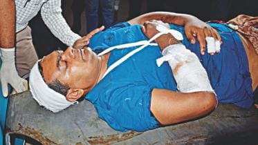 passport official injured.jpg