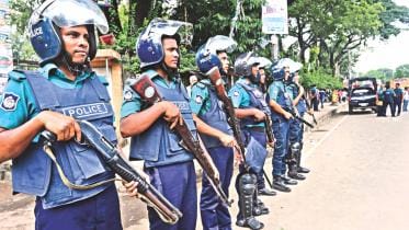 police stand guard 1.jpg