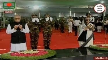 President and PM pay homage to Bangabandhu