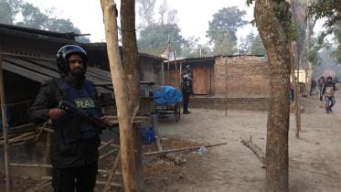 Rab raids 15 houses in Chapainawabganj