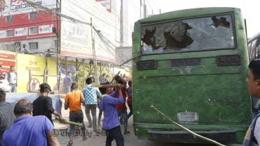 Ready-made Garment workers block Dhaka-Tangail highway