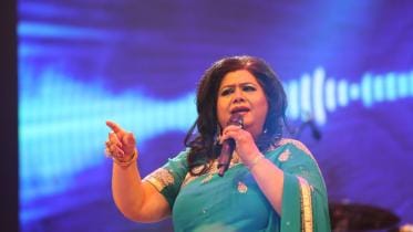 Runa Laila with Lata