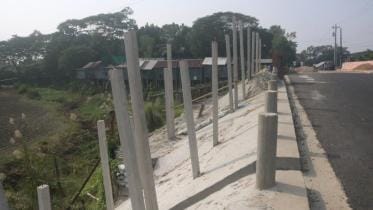 Sirajdikhan Munshhiganj canal grabber.jpg