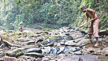 stone extraction in bandorban.jpg