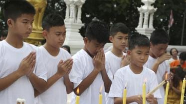 Thai-boys-buddhist.jpg