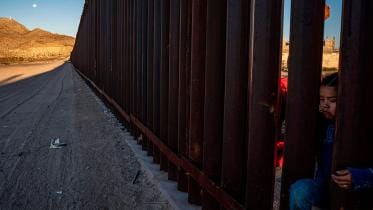 US-Mexico-wall.jpg