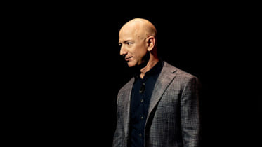 jeff_bezos_unveils_blue_origin_lunar_lander.jpg