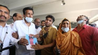 Slain Sailor Hadisur Rahman’s Father Wails at Dhaka Airport 