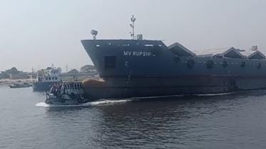 Launch capsizes in Shitalakkhya