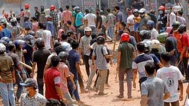 Students and Traders Clash