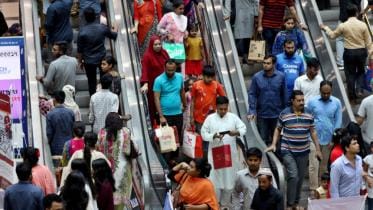 shopping malls stay open till 10pm