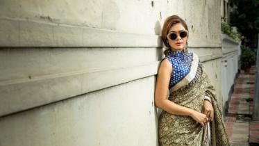 Green sari blue blouse 1