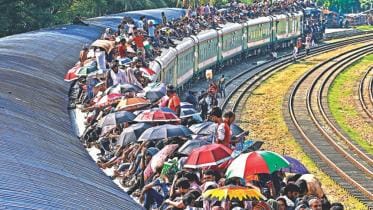 Action against rail officials if passengers travel on train roof