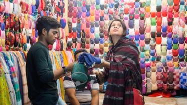 Guide to street shopping in Dhaka