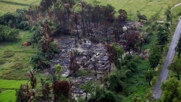 c712op_1_rohingya_village_burnt_down_in_rakhine_myan_14112022_e4c2_sbs.jpg