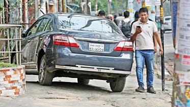 Addressing Dhaka’s parking chaos: Lone draft policy still in limbo