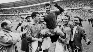 Just Fontaine, the all-time top scorer in a single World Cup finals with 13 goals, has died aged 89