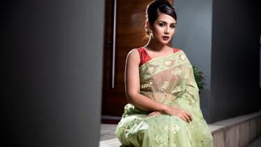 Choose a Jamdani sari for this Eid