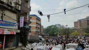 Bangabazar fire: Traders now relocating their goods from Annexco Tower