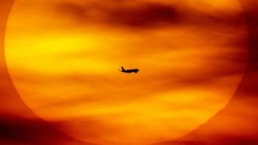 Climate change: How can we make flying greener?