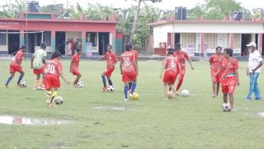 U-17 girls' football team.jpg