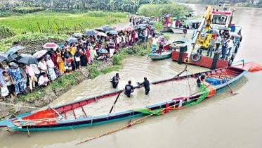 trawler-capsized-in-munshiganj.jpg