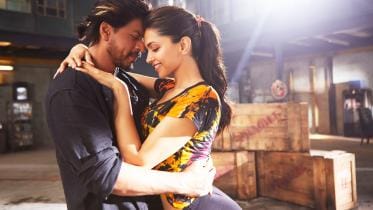 deepika-shah-rukh-khan-in-happy-new-year-movie.jpg