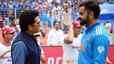 Sachin Tendulkar Virat Kohli.jpg