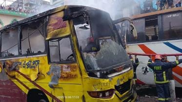 bus set on fire in Khilgaon