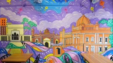 Tasting authentic Dhakaiya food outside Puran Dhaka