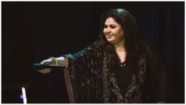 Renowned Pakistani singer slaps comedian over ‘honeymoon joke’