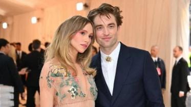robert_pattinson_and_suki_waterhouse.jpg