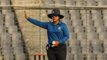 A woman umpire and a click-hungry media