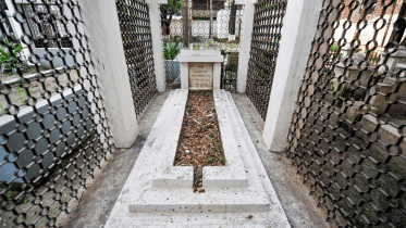 the_daily_star_nawab_ahsanullah_grave_old_dhaka_f.png